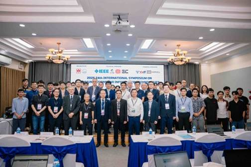 会議室にいる人たち
AI 生成コンテンツは誤りを含む可能性があります。